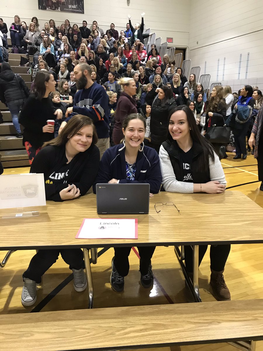 CatlinGu's tweet photo. Thanks to Our brave staff volunteers representing @lincolnasd4 #ASD4 at our Institute Day kickoff hoping to win based on our knowledge of #Wellness! Fantastic #ASD4IDChat PD! We learned a lot! https://t.co/54io7miP4n