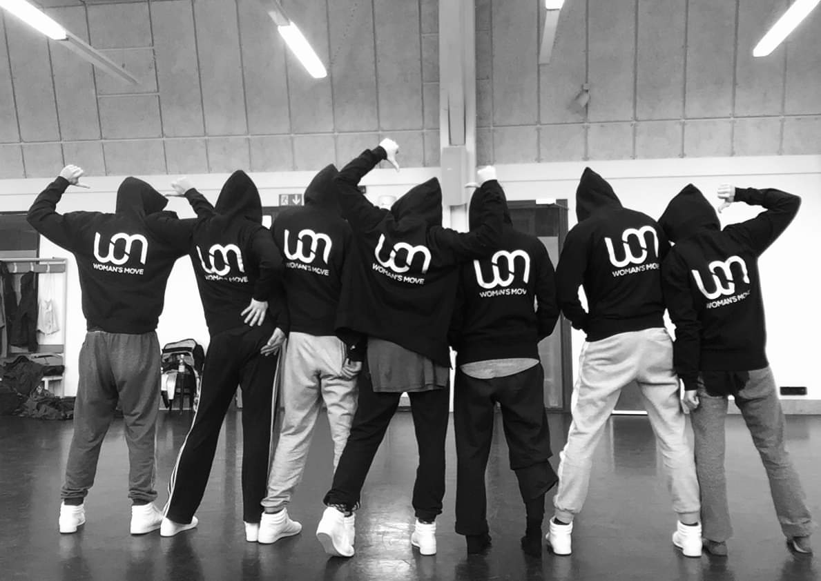 WomansMove's tweet image. Last rehearsal today the team is ready! Première tomorrow @UNIGEnews ! Wearing the best toi toi given by the choreographer for good luck 👏😊
#womansmove #gendercubicles #genderproject #dancecreation #dreamteam #dancerphoto #dancecrew