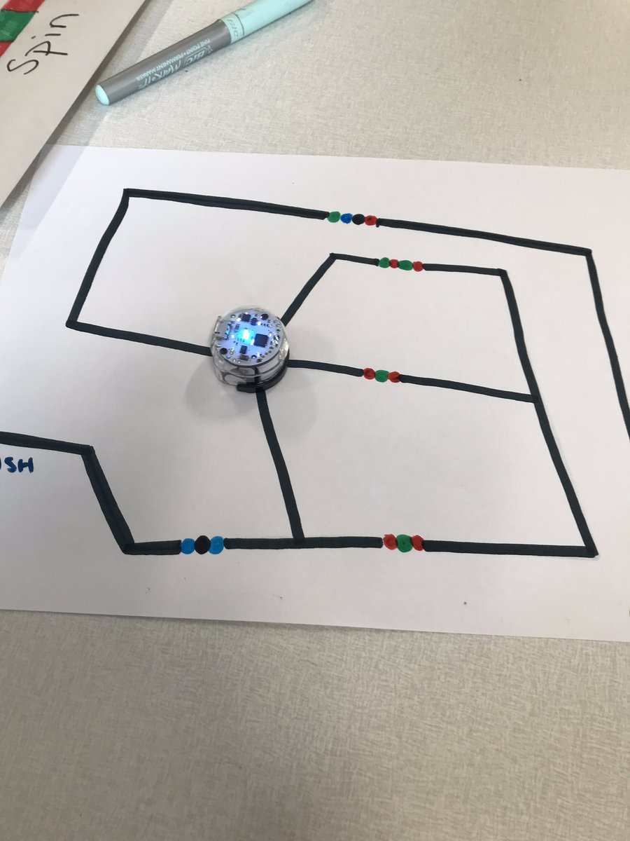 Which direction will the Ozobot go? Exploring probablility.. <a href="/AlessiaZaino/">Alessia Zaino</a> <a href="/uOttawaEdu/">uOttawa Education</a> <a href="/CSHUOttawa/">@CSHUOttawa</a>