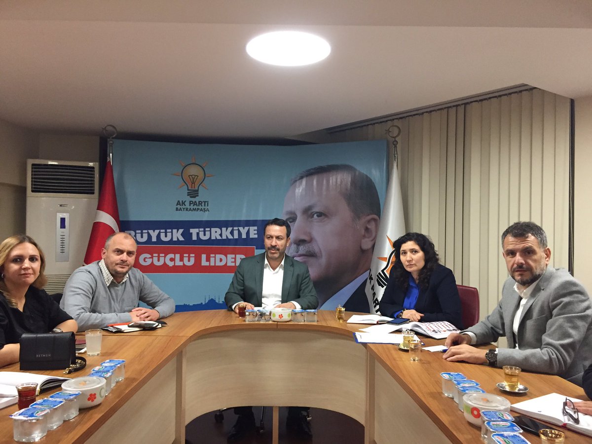 ersinsaclitr's tweet photo. yürütme kurulu toplantımızı gerçekleştiriyoruz. @bayramsenocak @salihcagdas https://t.co/T4ZVaTFT4u