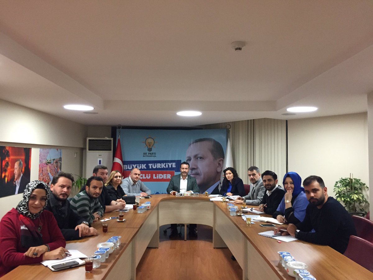 ersinsaclitr's tweet photo. yürütme kurulu toplantımızı gerçekleştiriyoruz. @bayramsenocak @salihcagdas https://t.co/T4ZVaTFT4u