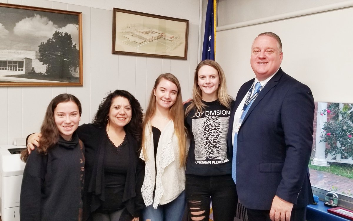 NHPGladiators's tweet photo. NHPMHS Photographic Arts student Katie Fitzgerald won top prize in the ZO Magazine Teen Media Expo and is being awarded $300 &amp; $300 to a charity of her choice. She chose the Leah foundation! Students Laura Los and Emma Fabilli both won 2nd place. The contest is nation wide! https://t.co/4ltzTfKc8x