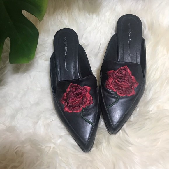 TheAmandaWeiss's tweet photo. So good I had to share! Check out all the items I'm loving on @Poshmarkapp #poshmark #fashion #style #shopmycloset #calson #intentionallyblank: https://t.co/Evm6584qVi https://t.co/2n79jVLXcf