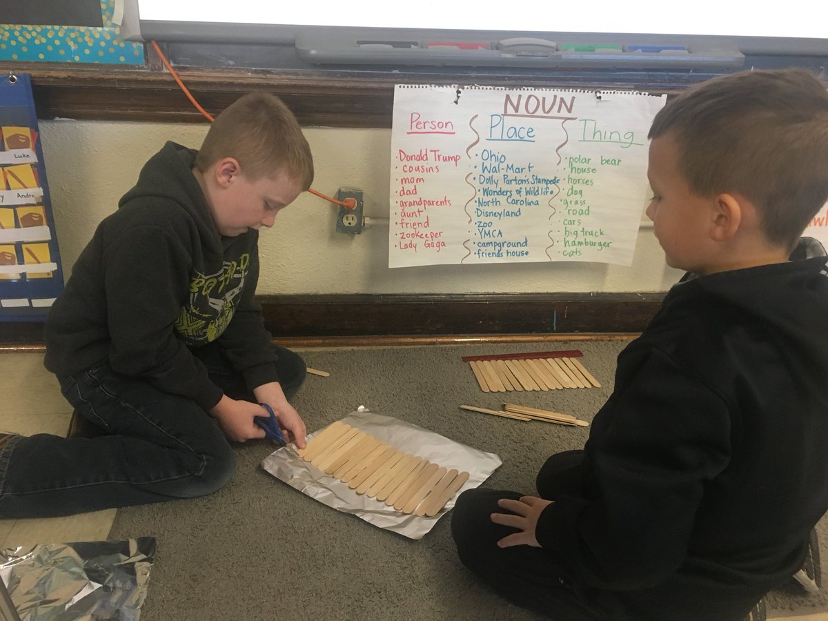 3rdBecker's tweet photo. Mayflower STEM challenge underway.  #mcealwayslearning https://t.co/TiE3lb0ev0