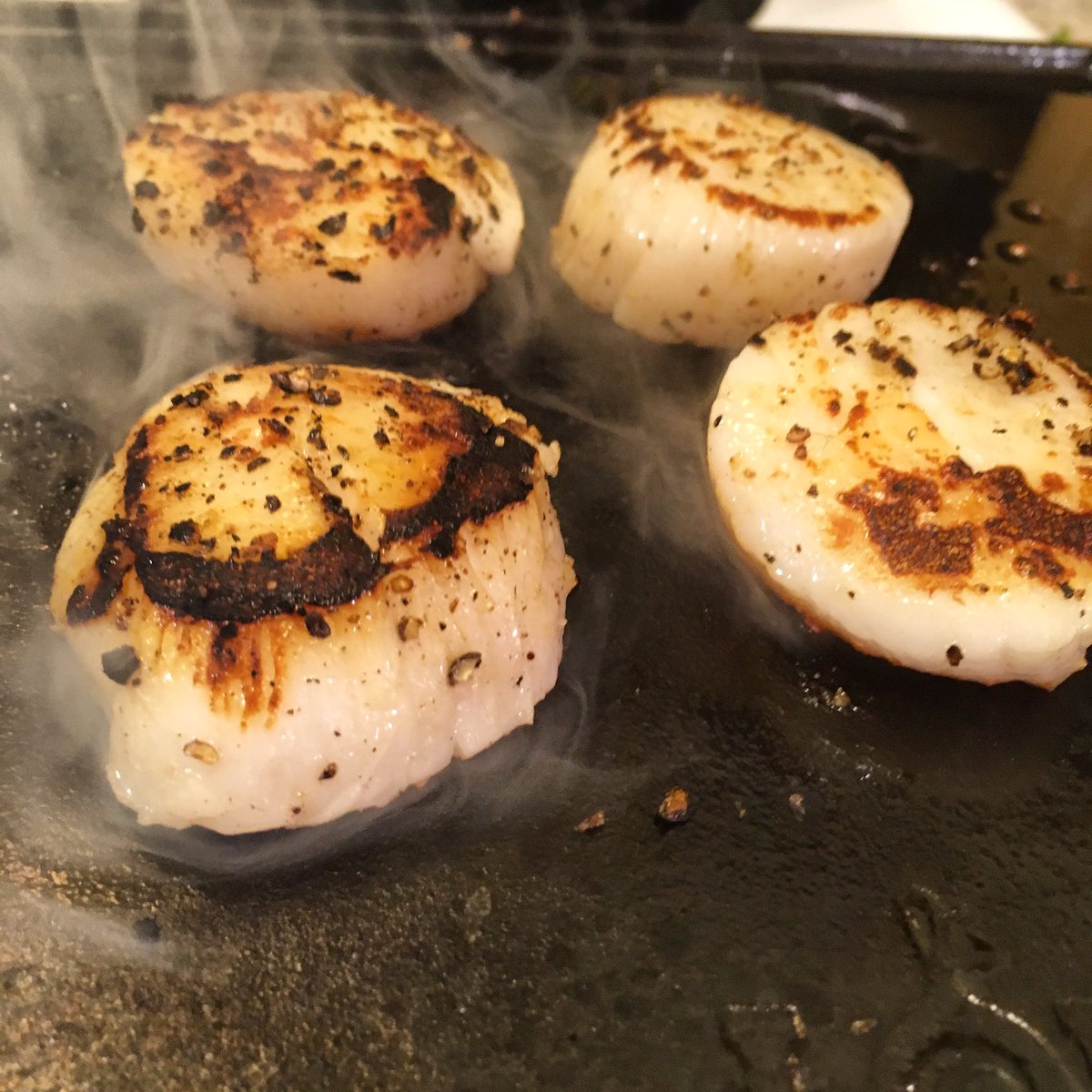 KitchenSprout's tweet photo. ICYMI: #MondayMotivation #HomeChef #BaconWrappedAsparagus #PanSearedScallops #SaffronRissotto #Foodporn #Foodie #Foodpics #GoodEats #GoodTimes #Celebrate #DrinkWine #CheersFromToronto🥂🥓🥂🥓🥂🥓 https://t.co/6RsjSAIWfs