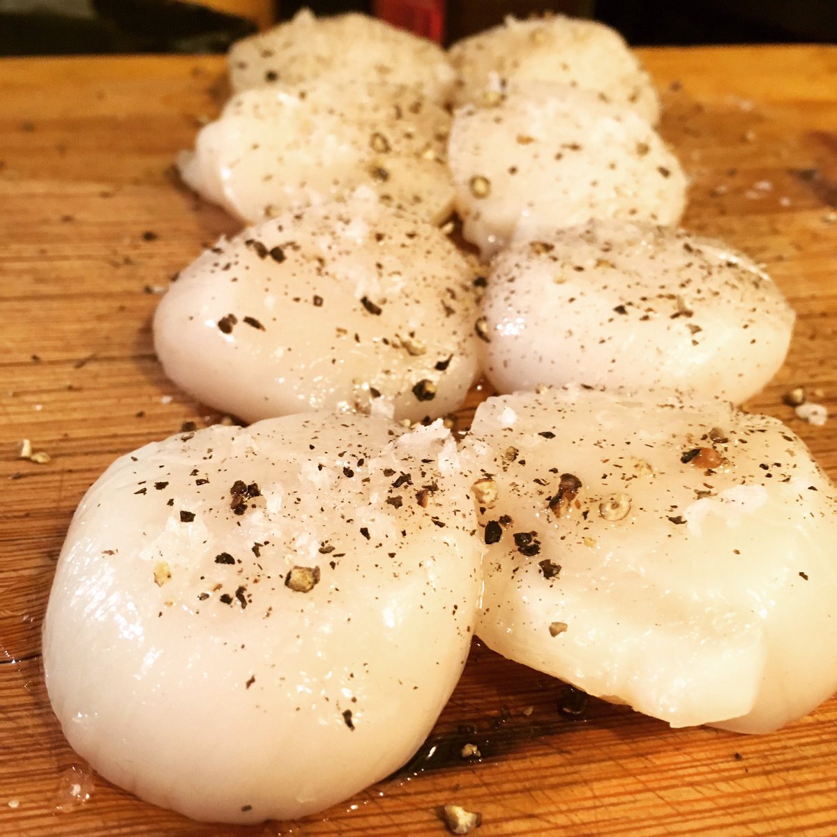 KitchenSprout's tweet photo. ICYMI: #MondayMotivation #HomeChef #BaconWrappedAsparagus #PanSearedScallops #SaffronRissotto #Foodporn #Foodie #Foodpics #GoodEats #GoodTimes #Celebrate #DrinkWine #CheersFromToronto🥂🥓🥂🥓🥂🥓 https://t.co/6RsjSAIWfs