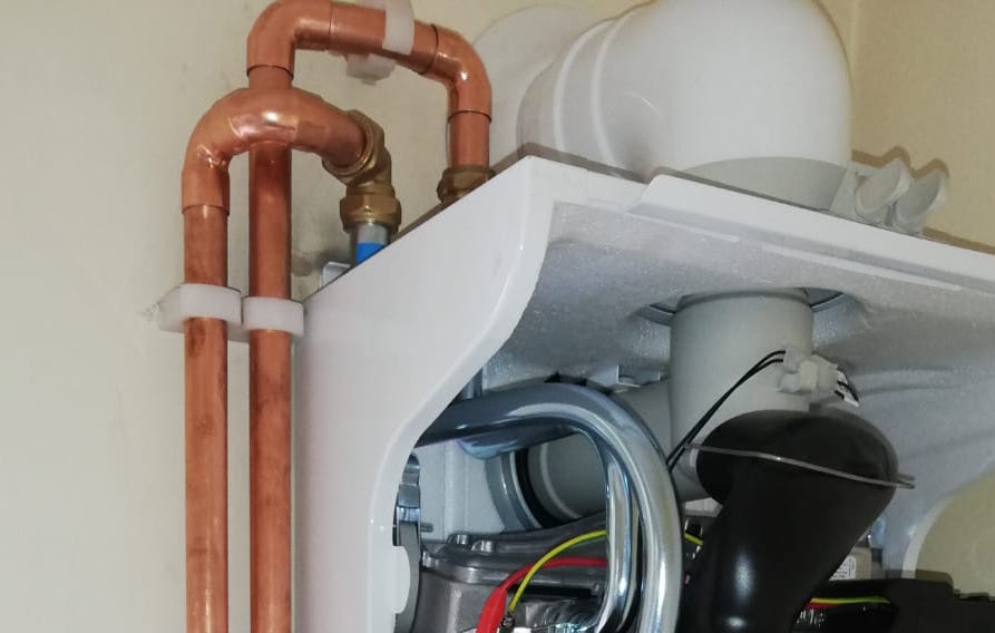 1superpower's tweet photo. Cleaner finishes on your joints – how does that sound? Solder can can roughen the joints on both the inside and outside of the pipe, but Solderless Copper Bond gives a clean finish inside and out and no contamination. https://t.co/PcfzmtKugr #copper #copperbond #plumbing #plumb https://t.co/fbgKceAcru