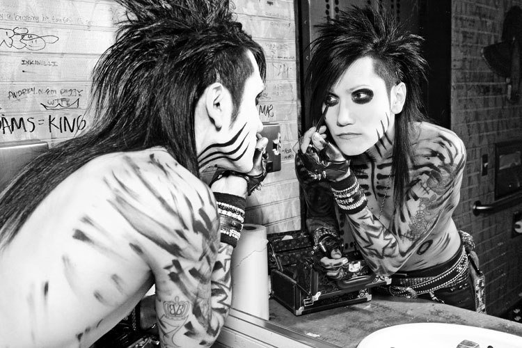 UpdatesPurdy's tweet photo. "You never realize how strong you are, until being strong is the only choice you have."- Ashley Purdy
#ashleypurdy #bvb #blackveilbrides #motivation #bestrong #ashleybvb #bvbarmy https://t.co/Fydz0vHMKJ