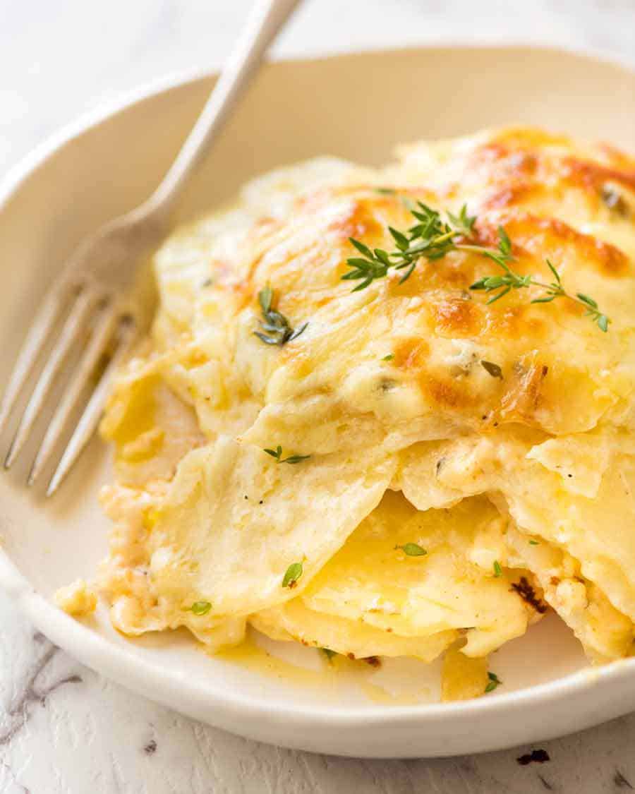 uberliste's tweet image. Potato Bake or gratin is a delicious side dish which is super easy to pre-make and whip in the oven while entertaining 😍

Shopping list app: itunes.apple.com/us/app/überlis…

recipe: recipetineats.com/potatoes-au-gr…
#recipes #cheatmeal #lecker  #dinner #ungesund #foodie 
#delish #cooking #cheese