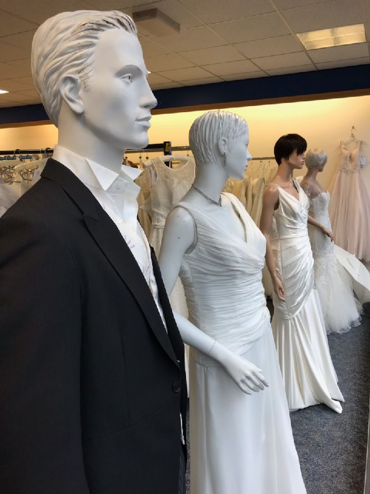 naomiandjacks's tweet photo. Are you getting #married soon? Our #NorthEnd shop has nearly 100 mint condition, high end #weddingdresses and #morningsuits for sale, between £50-£100! This #deal cannot be missed! Visit the shop and bag yourself a #bargain before they all sell out! https://t.co/lXld3FGy3w