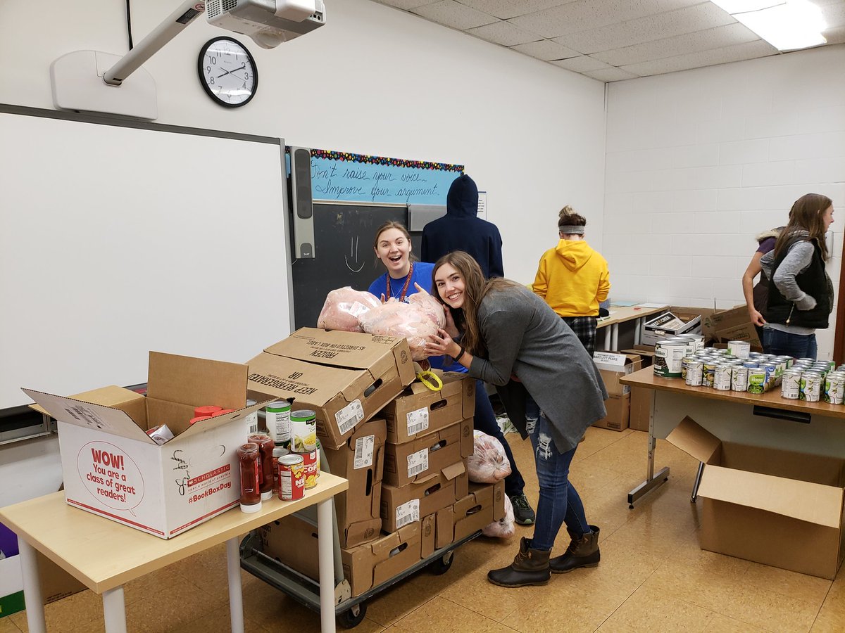 devin_cendejas's tweet photo. What an awesome day yesterday!! Heart of a Prince was a success! 33 baskets went out to Princeville families! We are fortunate to be a part of this community ❤ Happy Thanksgiving everyone 🦃@PrincevilleCUSD @equinn004 #princespride @nhs_njhs https://t.co/OPuxt2Tmsw