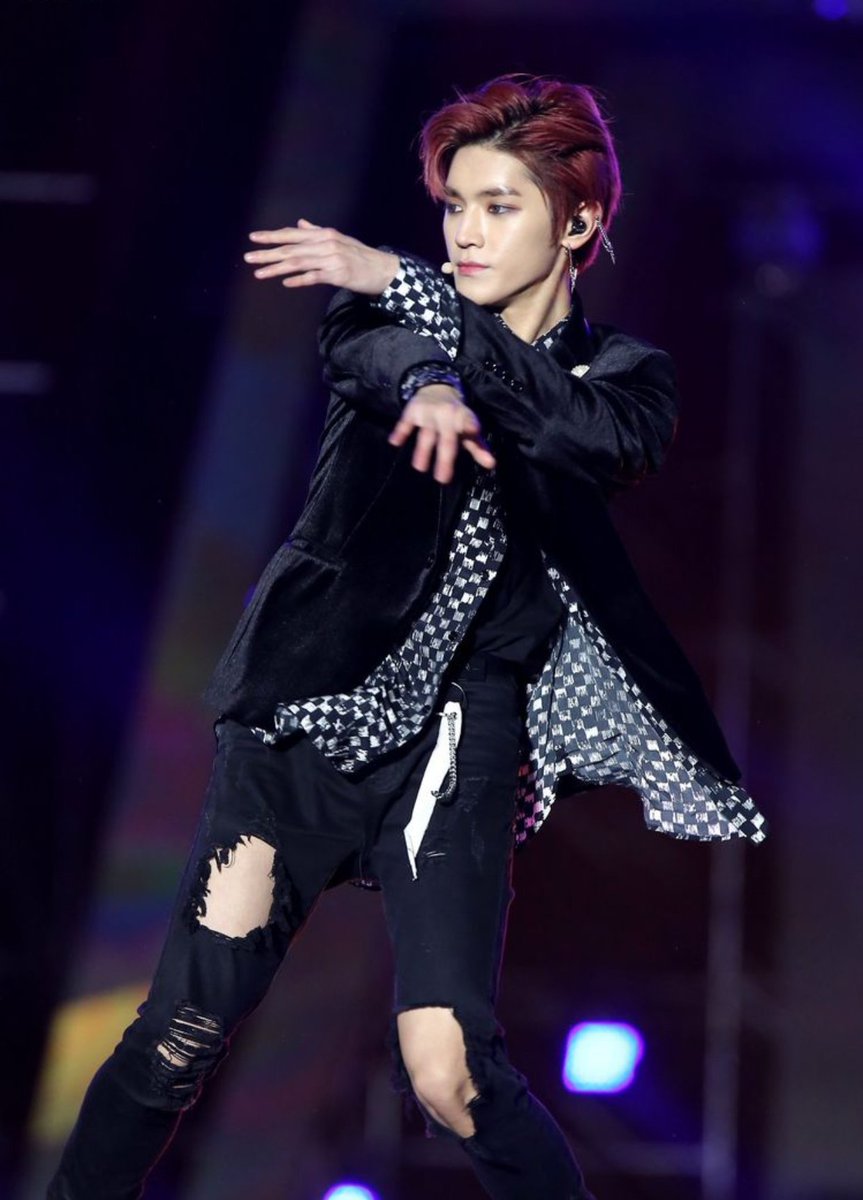 chogiwhiplash's tweet photo. @fairythiin @neothusiast I’m rting it too ultimate thinspo, can I pls lose weight like Taeyong did ✊😔 https://t.co/waLFH9lUBl