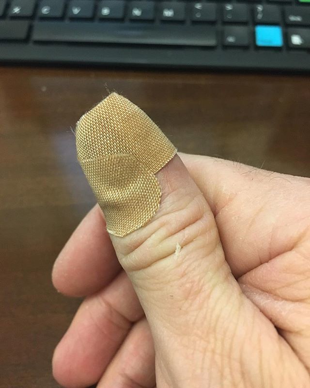 alexyaggy's tweet photo. You don’t know what you have until you’ve lost it and can only type with your left thumb, can’t log on to anything. #thumbs #badtyping #twitter #yaggy #brooklyn #nyc #nycphotographer https://t.co/J2uBnTchlI https://t.co/HLX1Mk5reE