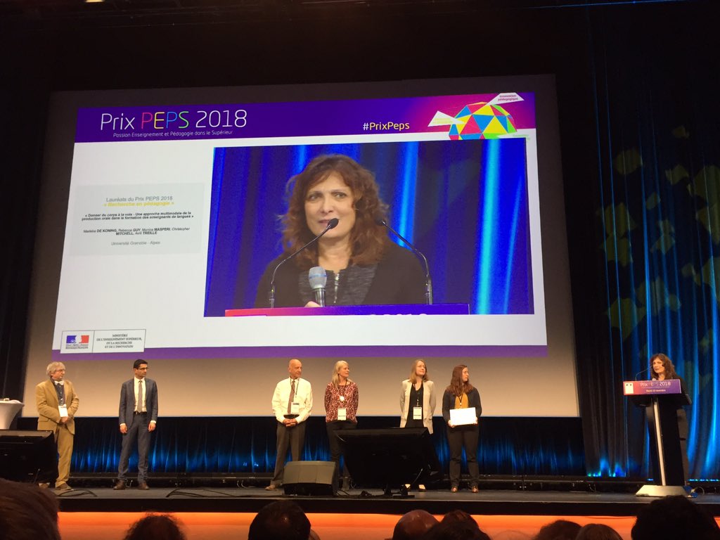 EMRollinat's tweet photo. Plaisir de retrouver Monica Masperi @UGrenobleAlpes sur le podium avec le prix #PEPS2018 Recherche en pédagogie sur le projet de formation des enseignants en langue par un travail de la voix et du corps, par les techniques théâtrales et chorégraphiques! Bravo! Bravo! #JIPES2018 https://t.co/YVAeOINKFk