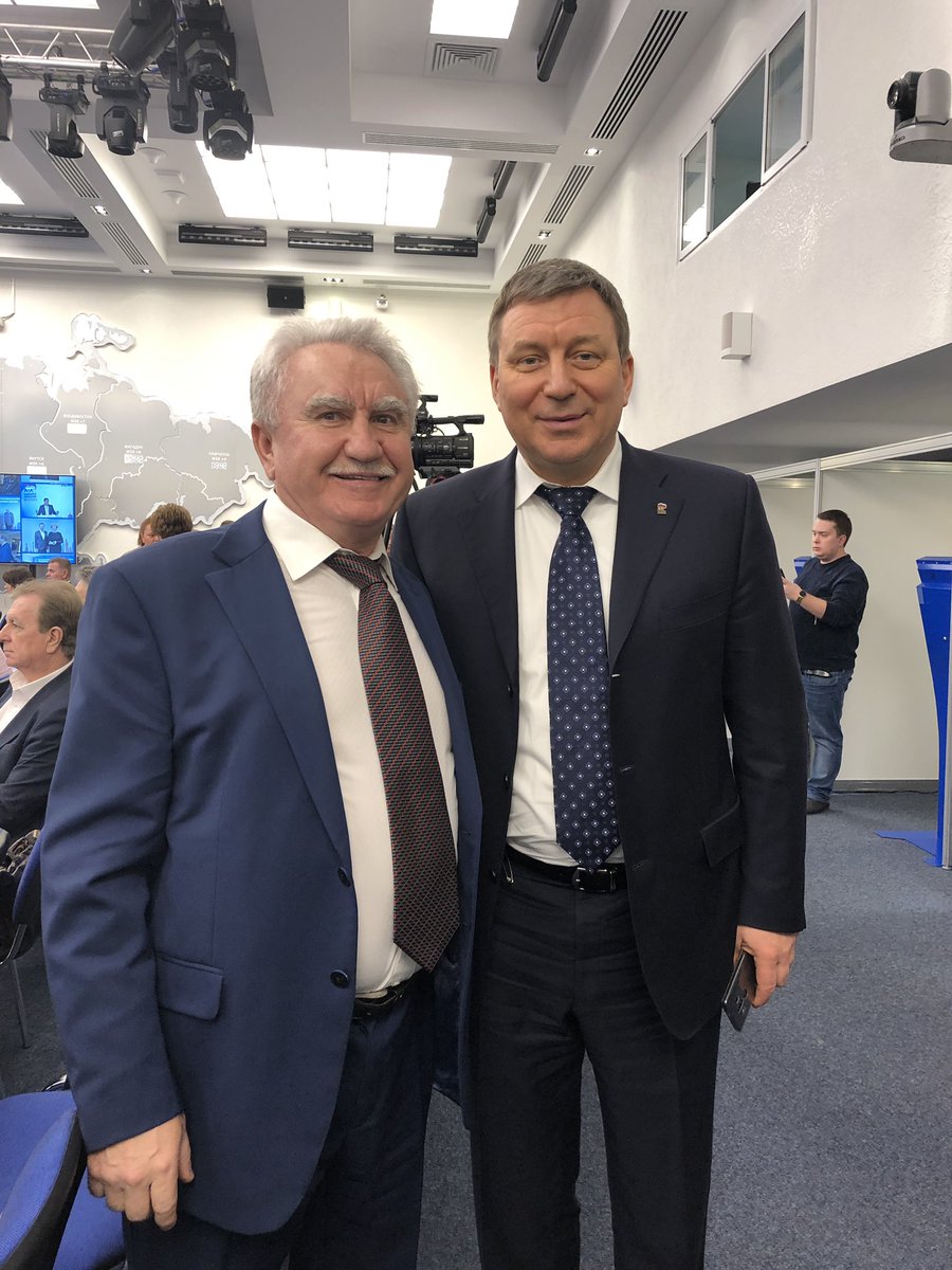 airoshchin's tweet photo. На XXII Конференции МГРО Партии «ЕДИНАЯ РОССИЯ» с коллегами и единомышленниками @a_metelskiy @smolkin.o и Ресиным В.И. https://t.co/5rUJ16gTu3