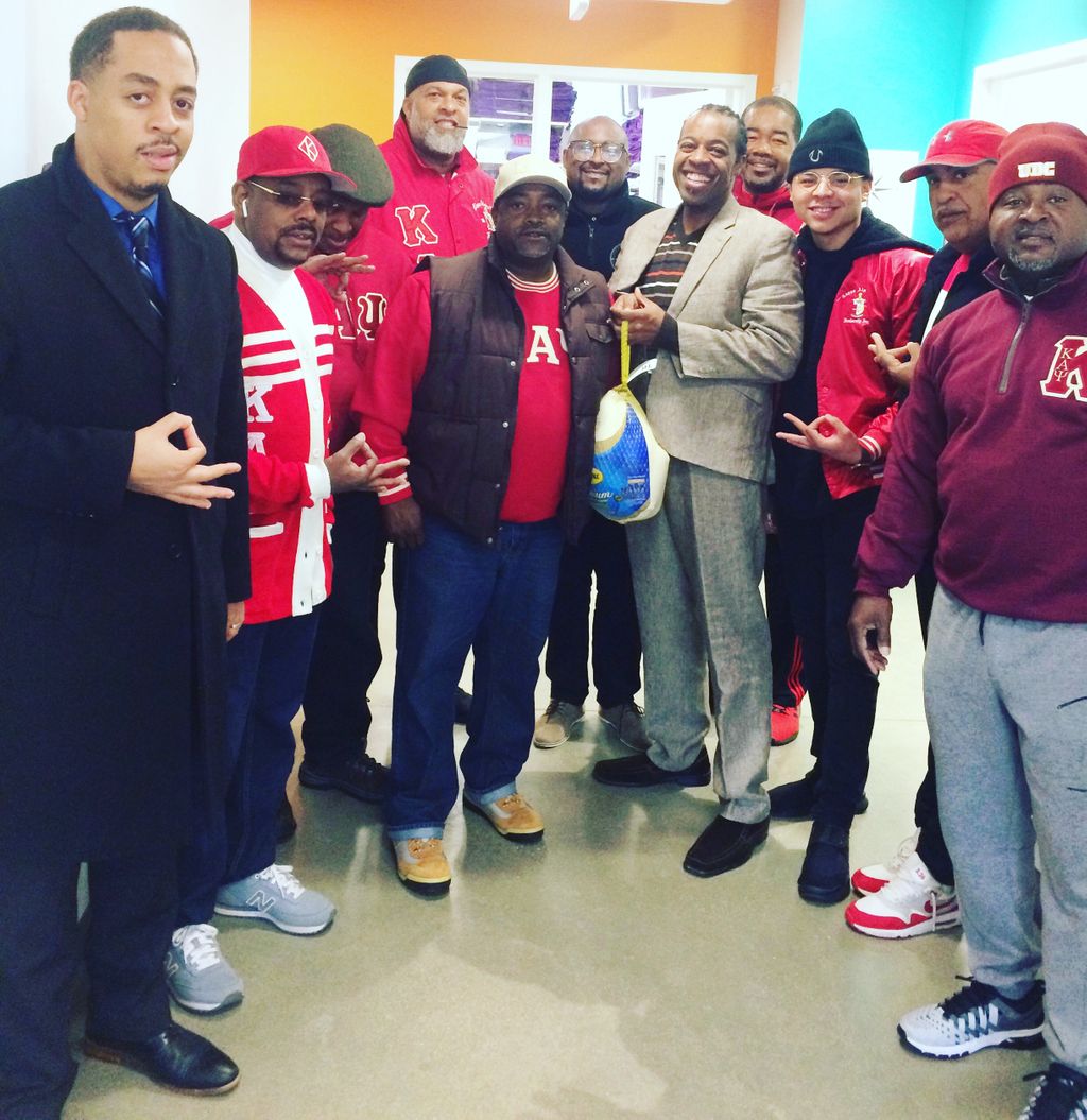 statesmenboys's tweet image. A Huge THANK YOU to the Washington Alumni Chapter of Kappa Alpha Psi, Fraternity Inc., for their generous donation of 25 turkeys to our families for the Thanksgiving holiday. THANK YOU for helping us to build strong boys and families.  #statesmenboys #buildstrongboys