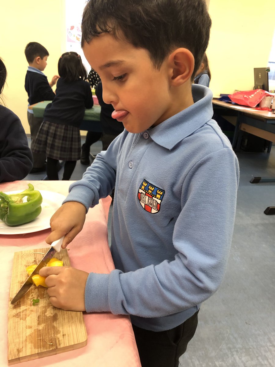 SGSD_PrimaryECA's tweet photo. Cooking club have been picking fresh herbs from our @TowerGarden to use in their salads today! #HealthyEating https://t.co/4CAYttrMw4