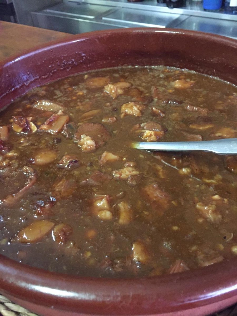oriolbausa's tweet photo. Al restaurant #CanVidal de #santfeliucodines. El millor cap-i-pota “ever”. El millor xef Pau Corderes. https://t.co/SsgIlGZ5sw