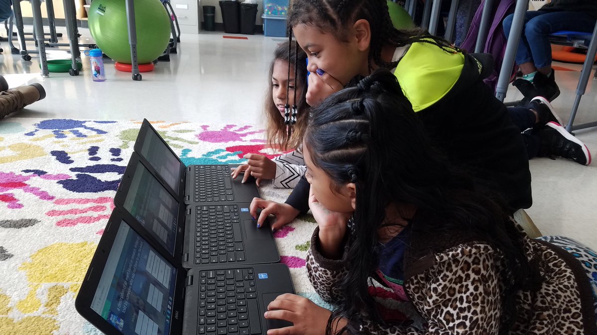TeamDurand4's tweet photo. Fourth graders are working in collaborative groups on a QuizletLive that focuses on firsthand and secondhand accounts! @TeamDurand4 #EngagecreateSOAR https://t.co/Q93TyHqa13