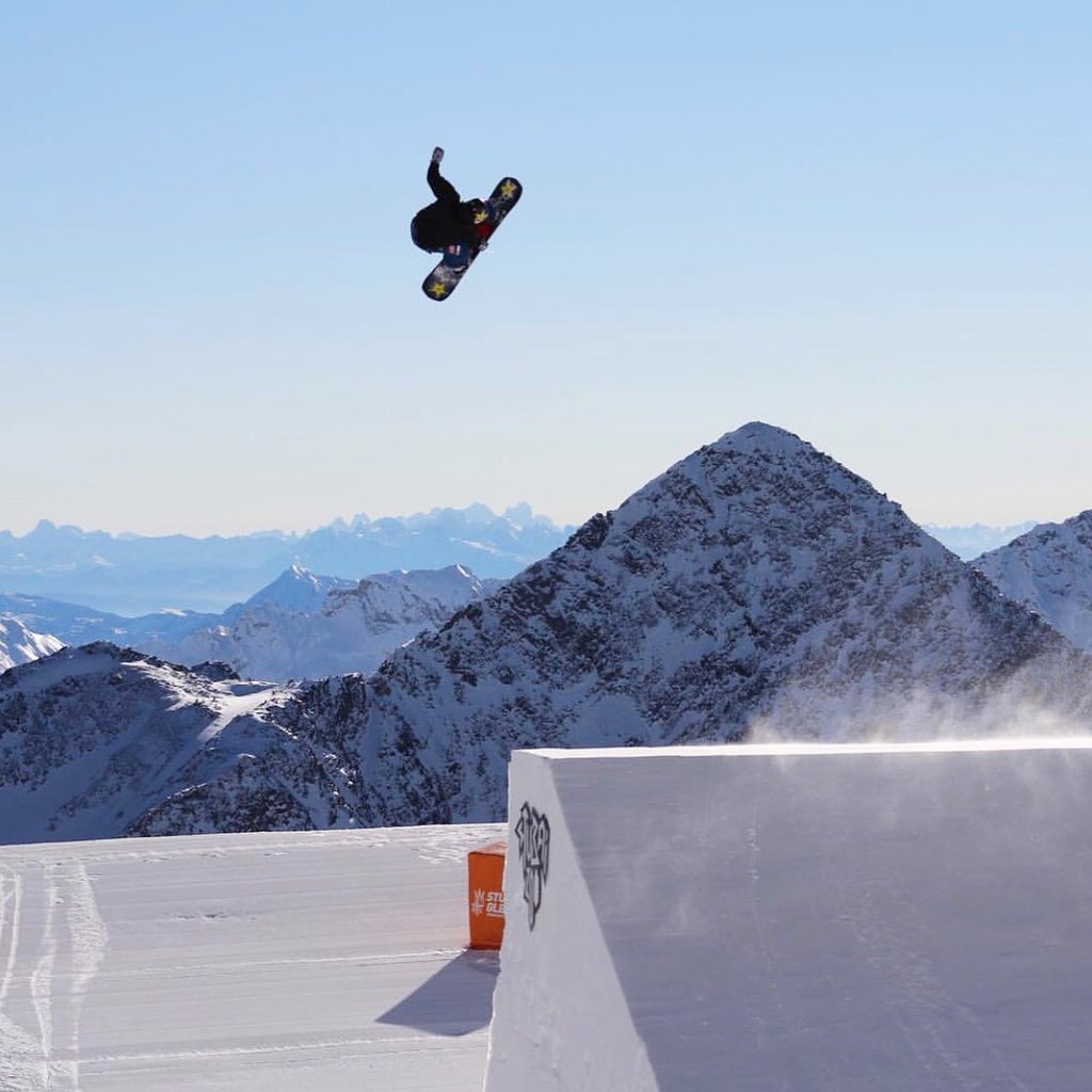 usskiteam's tweet photo. @chris_corning10 has made it to China for @airandstyle and @fissnowboard World Cup! Stay tuned! #ussnowboardteam https://t.co/fXSNxjraLx