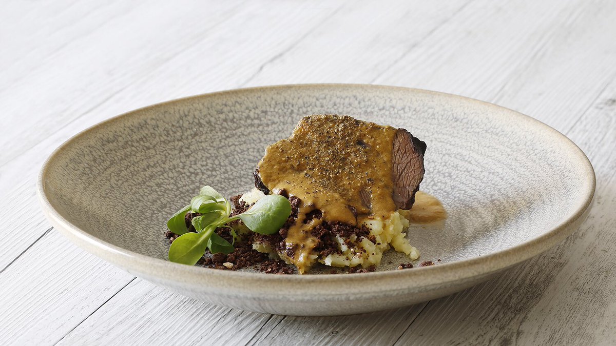 Il brasato è uno dei piatti che di certo non può mancare nei tuoi menù delle feste o nei pranzi della domenica. Oggi ti spieghiamo come renderlo sfizioso con un tocco davvero insolito! E mentre <a href="/Chefdeg/">Stefano De Gregorio</a> cucina, Federico Quaranta racconta... 
sfizioso.it/ricetta/brasat…