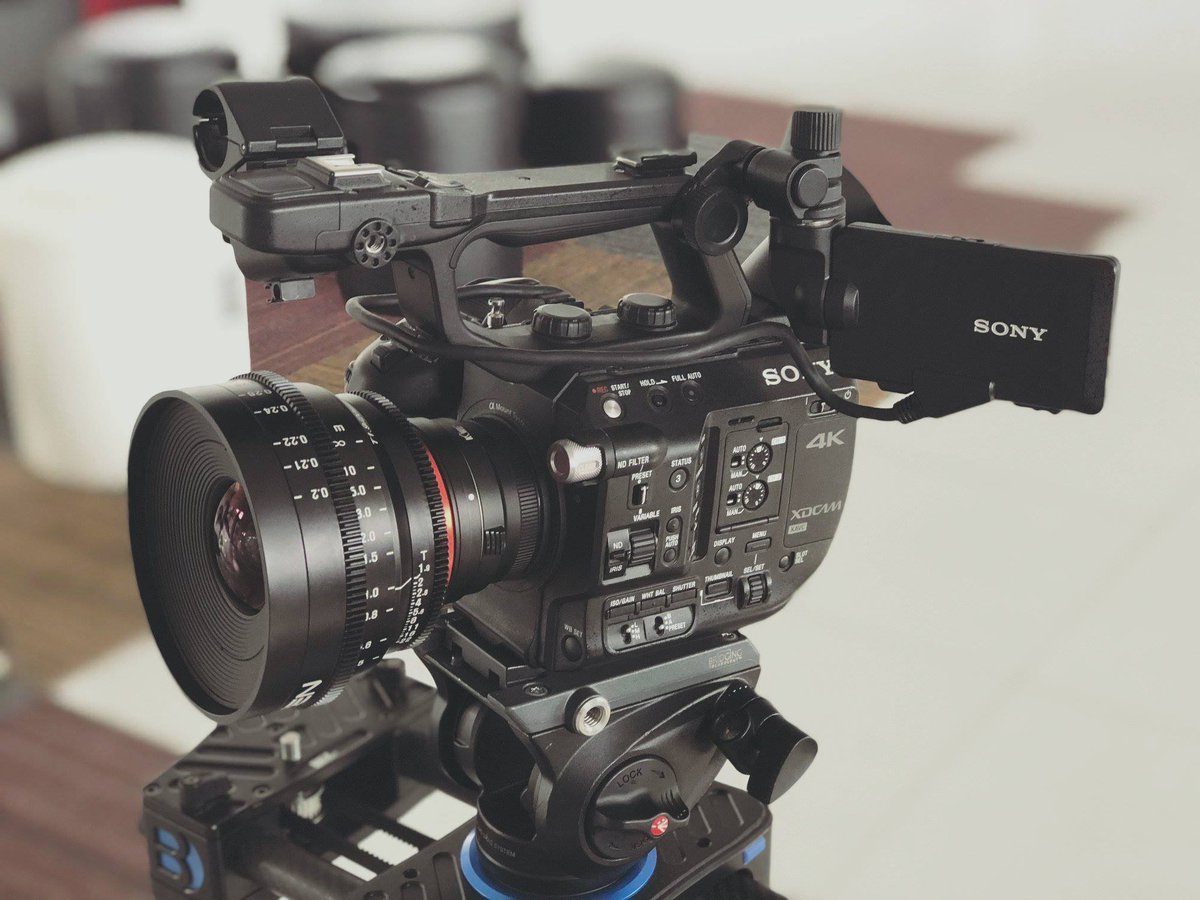 cuatrolados_es's tweet photo. Estuvimos #grabando con nuestros compañeros de @Ingenia_es en el @PTAMalaga.

#Grúa, #slider, #objetivos #angulares y por supuesto nuestro #equipo humano y sus #conocimientos harán que en unos días puedan disfrutar de un gran #vídeo para presentar sus soluciones de #seguridad. https://t.co/B67Pb6ncVY