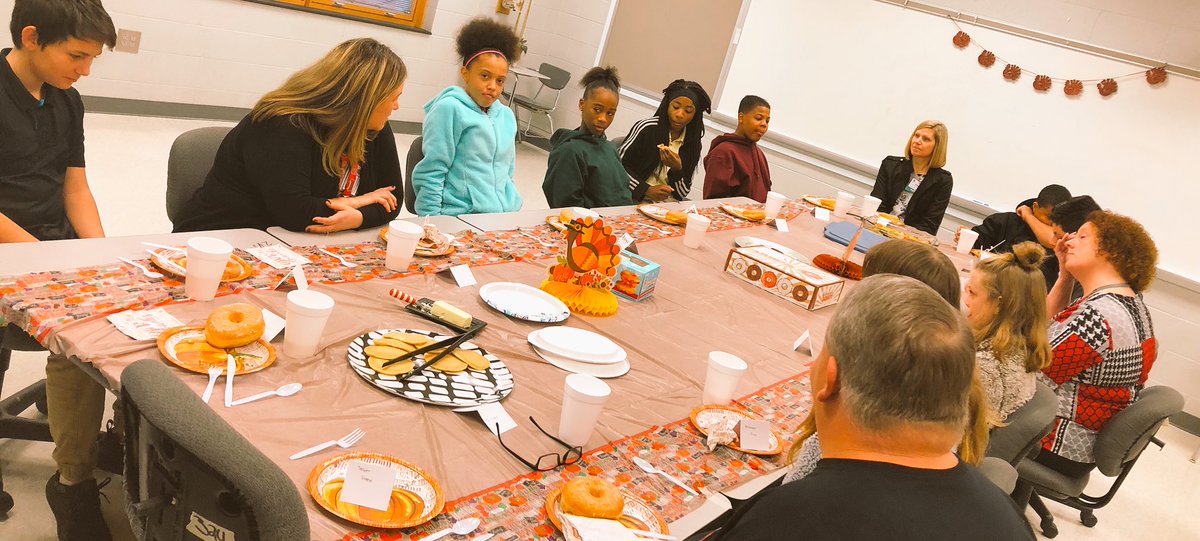 jennigreenebean's tweet photo. Friendsgiving Breakfast during Advisory this morning. Our students shared their kindness project results, diverse Thanksgiving traditions, & practiced good table manners. #oneteamonegrandview #hickoryschools #middleschoolmodel https://t.co/E4HDAPGDvX