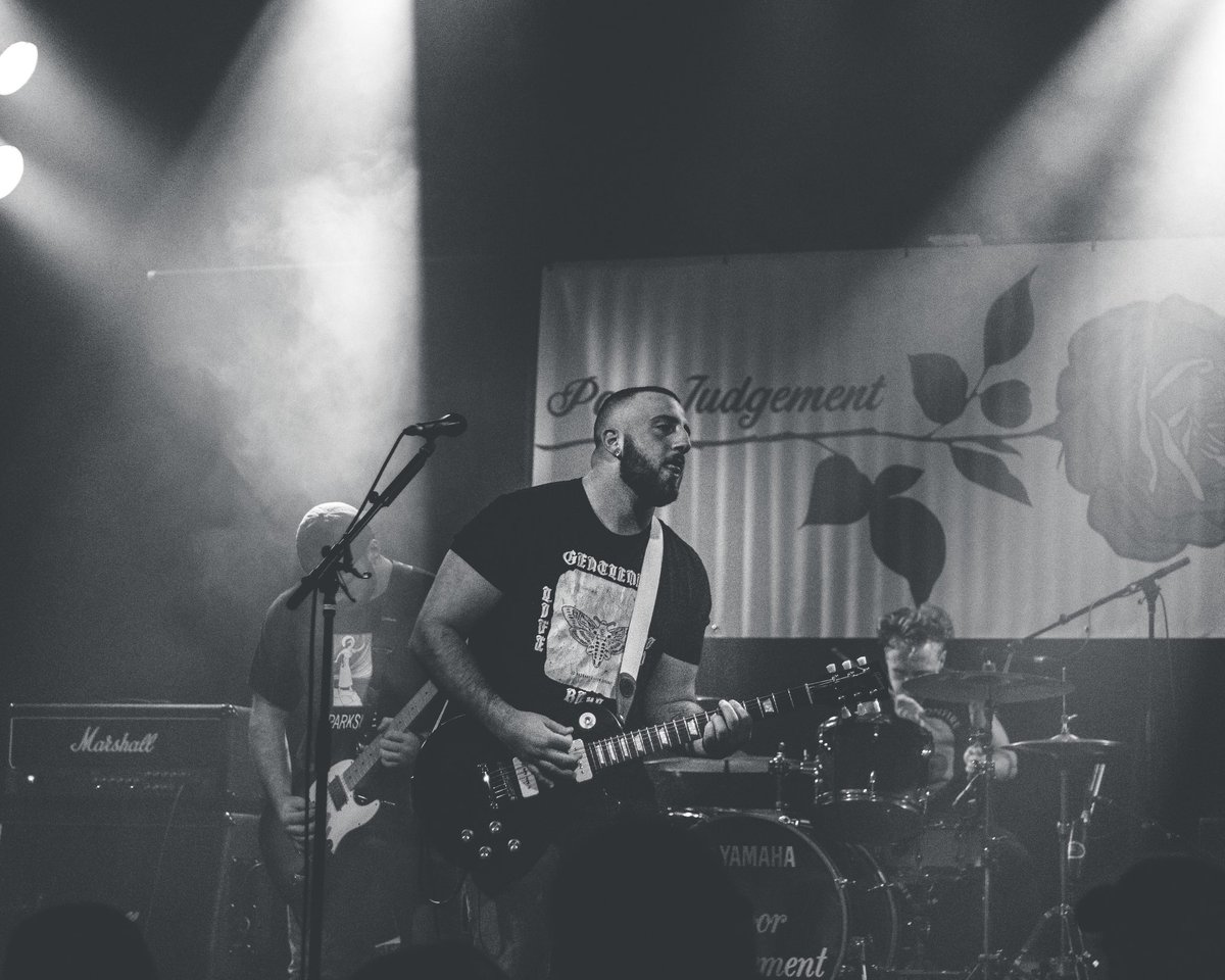 Judgementca's tweet photo. Saturday was a timeee! Thank you all who came out to hang with us. Weโll be back soon. Shoutout to @MatlockBand, @OshawaMusicHall and to our friends @Trevanced @WRyann3 for these shotsโค๏ธ.
#poorjudgementca #PJ2018 https://t.co/PYFoUAgLvG