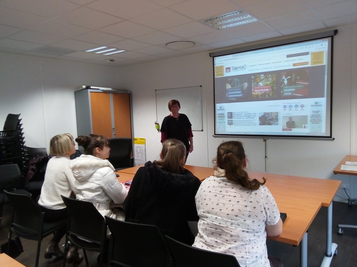 BAugereau's tweet photo. #AvecPoleEmploi #saumur la #SEEPH2018 se poursuit aujourd'hui avec la #Digital academy : 4 kiosques #numerique pour l'#inclusion professionnelle des demandeurs d'#emploi en situation de #handicap : @talenteo #handimooc #labonneboite @Agefiph
#activateurdeprogres
#SansLimites https://t.co/Xa9Gq9zvRh