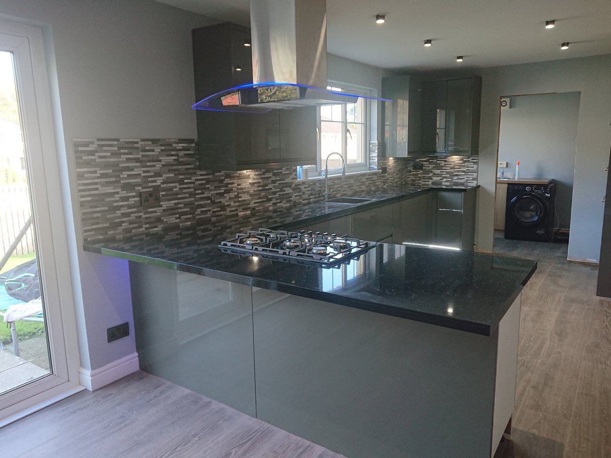 KJKinstallation's tweet photo. Another kitchen fitted a few weeks ago in Glenrothes,  massive transformation after partitions came down, door frames moved, radiators moved,  full skim by @MikePatrickPla new laminate flooring,  skirting and facings. FULL installation service provided once again 07518126666 📞 https://t.co/P4b3bZMhvU