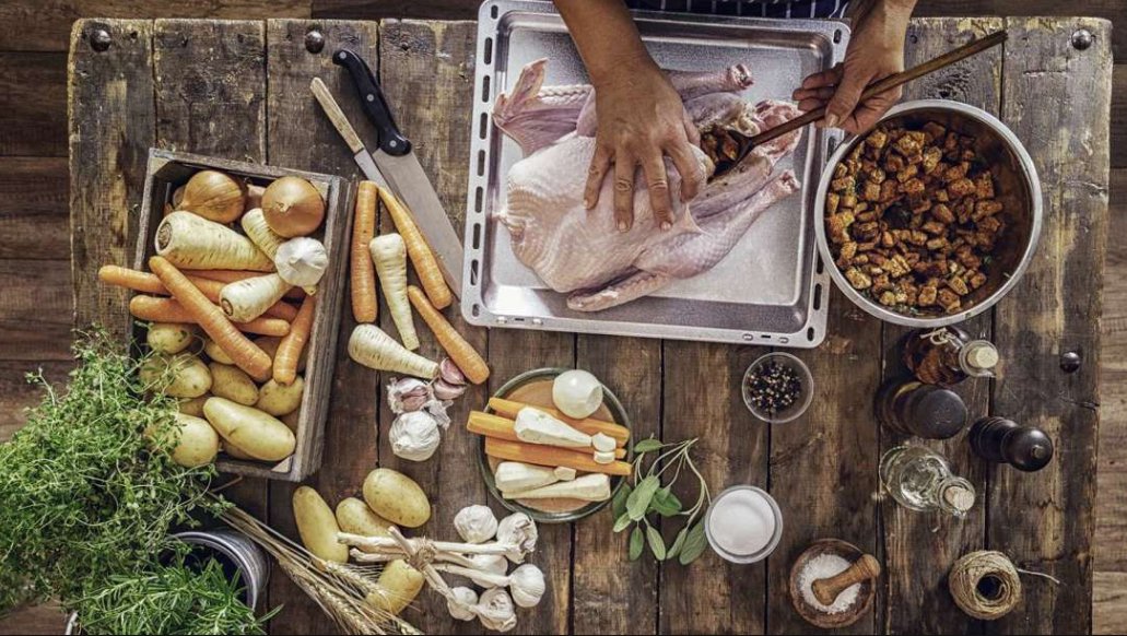 grassusa's tweet photo. Have you made your holiday cooking shopping list, and checked it twice? Today is #NationalStuffingDay and we're in the kitchen clearing the clutter and prepping the work space(s). We put order in our drawers with the #Tavinea Optima organizer for #Vionaro. #Thanksgiving2018 https://t.co/m6h5aZNPD4