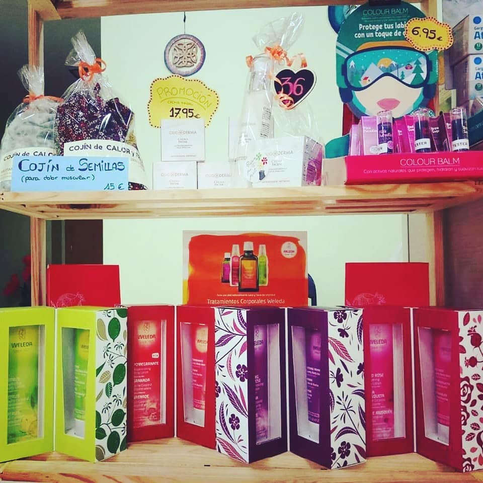 Camino_Natural_'s tweet photo. ¿No sabes qué regalar? Te dejamos opciones:
@Weleda #lechecorporal #granada #citrus #onagra #rosamosqueta #cremafacial #oligoderma #antioxidante #algas #pintalabios #cojindesemillas #lavanda #natural @pomadasbioarwen #contracturas #natural #regalo #detalle #navidad #papanoel https://t.co/aeZiMZOxor