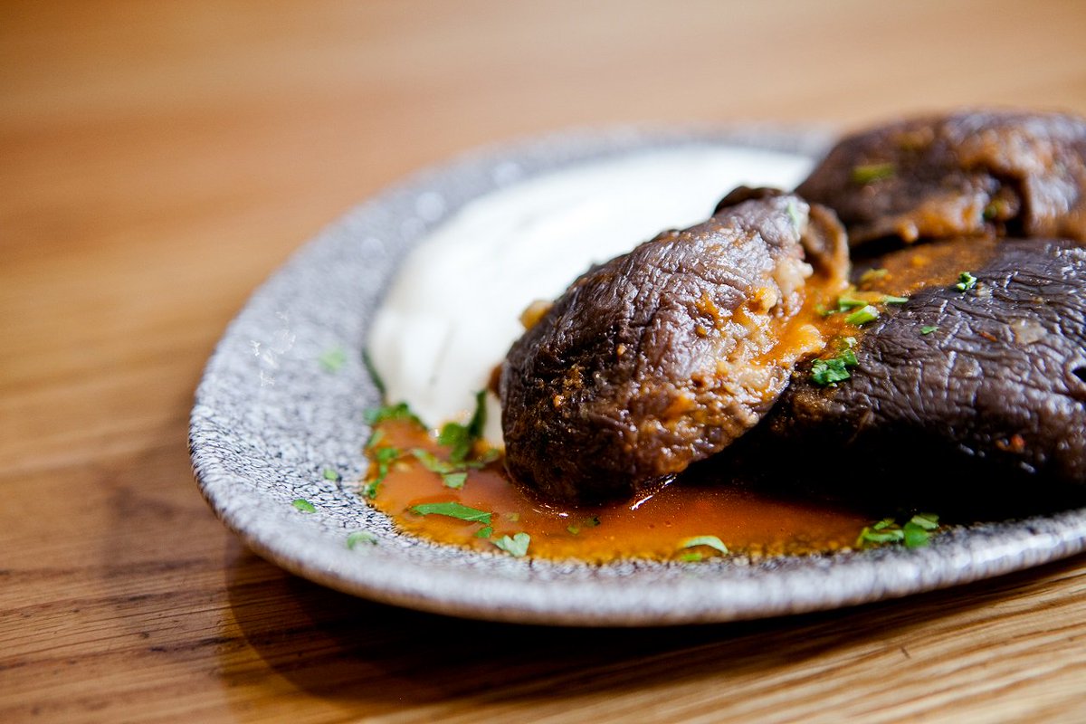 A delicious winter warm up from our hot meze menu! 😍 Our Patlican Dolma is made from sundried aubergines stuffed with rice, bulgur wheat, finely chopped lamb, and mixed herbs! Served with a deliciously creamy yoghurt dip! #Havet