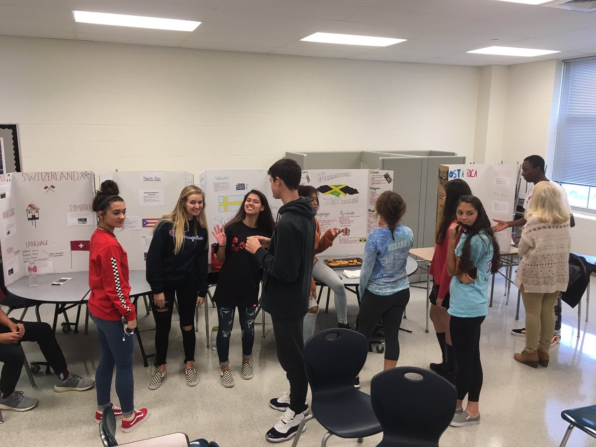 CoachKenneyXC's tweet photo. Sociology students present their research on World Cultures! #GoBears #ExcitementForLearning https://t.co/Glpm2O1dj3