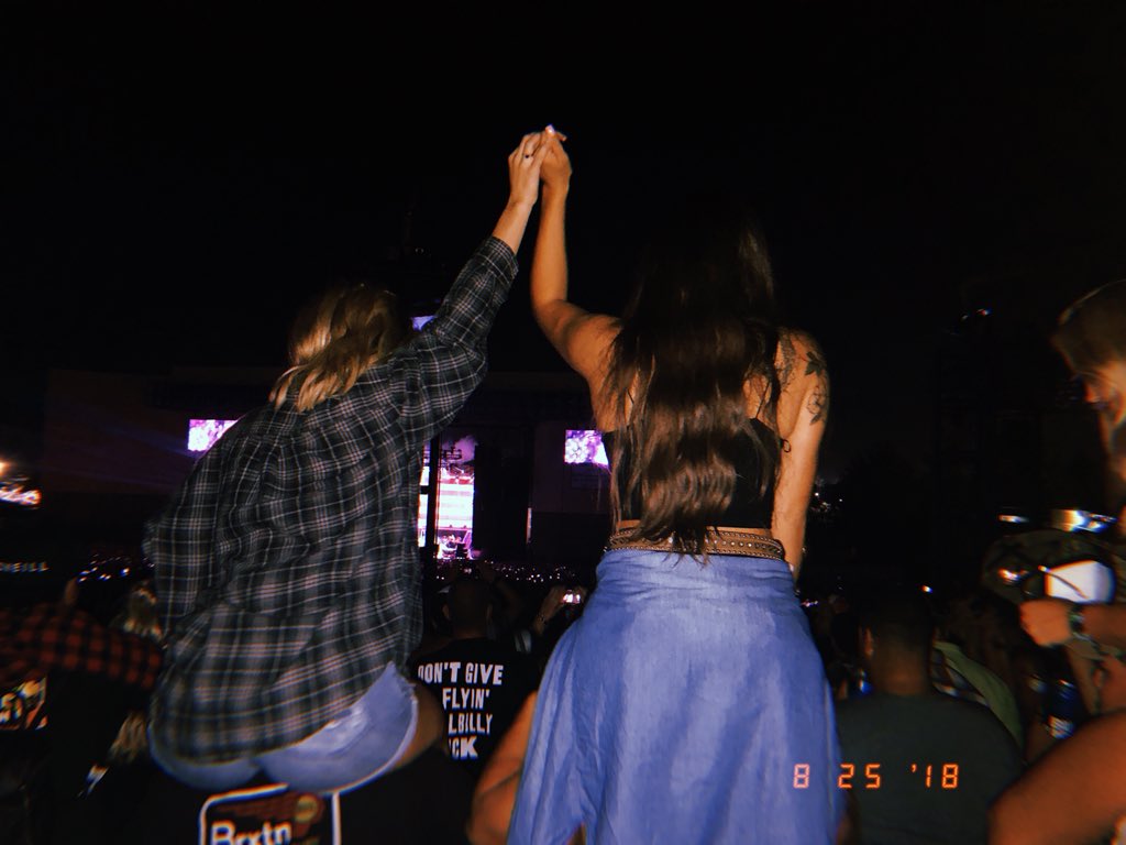 pinkvalencia16's tweet photo. Happy birthday Moe 💛🦋🎉 https://t.co/FtTrgsKyiX