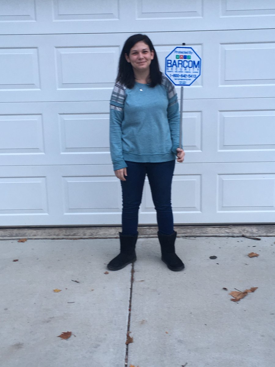 Barcom_Security's tweet photo. Amy is all smiles today because her #home is now safe and secure thanks to #BarcomSecurity.  

If you reside in the #DecaturIllinois area, give us a call! We would be happy to provide you with some peace of mind. https://t.co/wexeBXdRAX