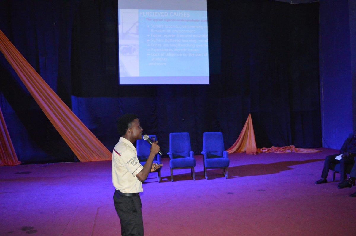 P_Incubator's tweet photo. The next 3 solutions to pitch were campuskit, an educational solution to help students with checking results, etc; an image recognition solution with applications in various industry; and edutoria, a platform to learn and collaborate on projects #CIChallenge #CSCON18 https://t.co/QO7yI7wGjK