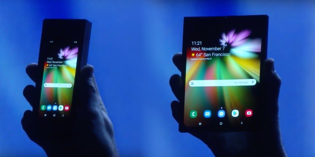 NetworkAlliance's tweet photo. The new @Samsung folding display might just make an appearance on next year's holiday shopping list. https://t.co/0Ab8Kt456J https://t.co/SUiaNOhbZp