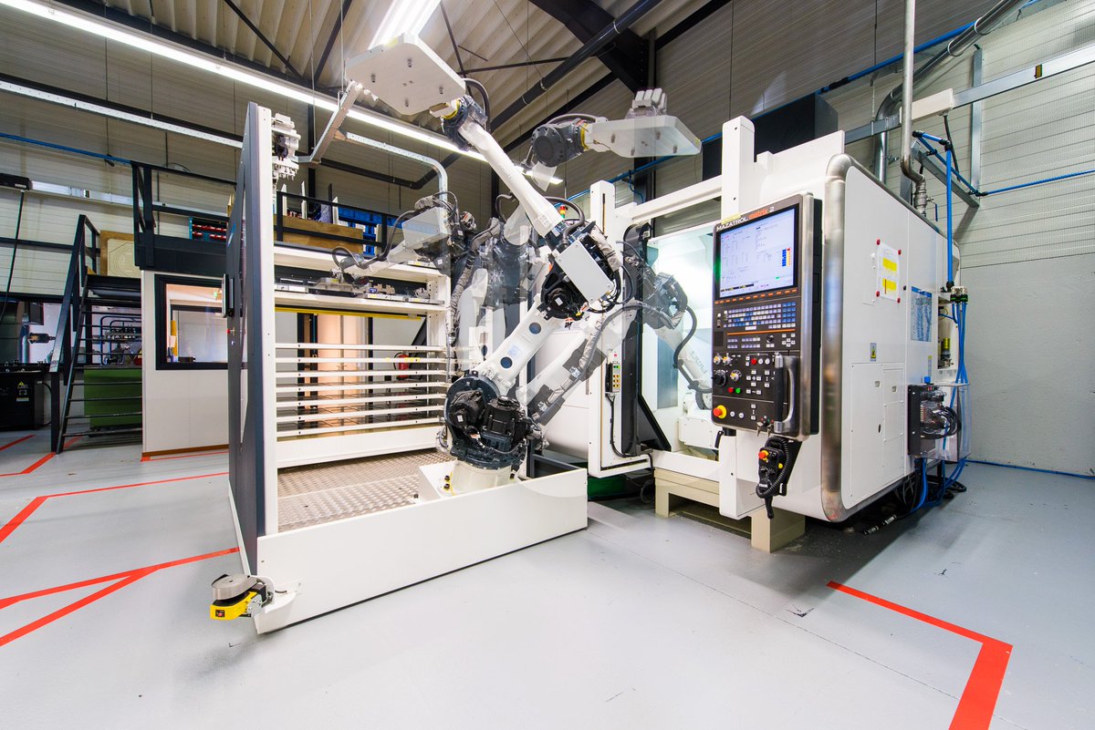bmoautomation's tweet photo. When the CNC machine isn't equipped with a side entrance for the robot we can offer our customers the Platinum Frontloader. With this solution the robot enters the front door of the machine.
#SafetyFirst #floorscanner #Security https://t.co/OgX6bRFH1U