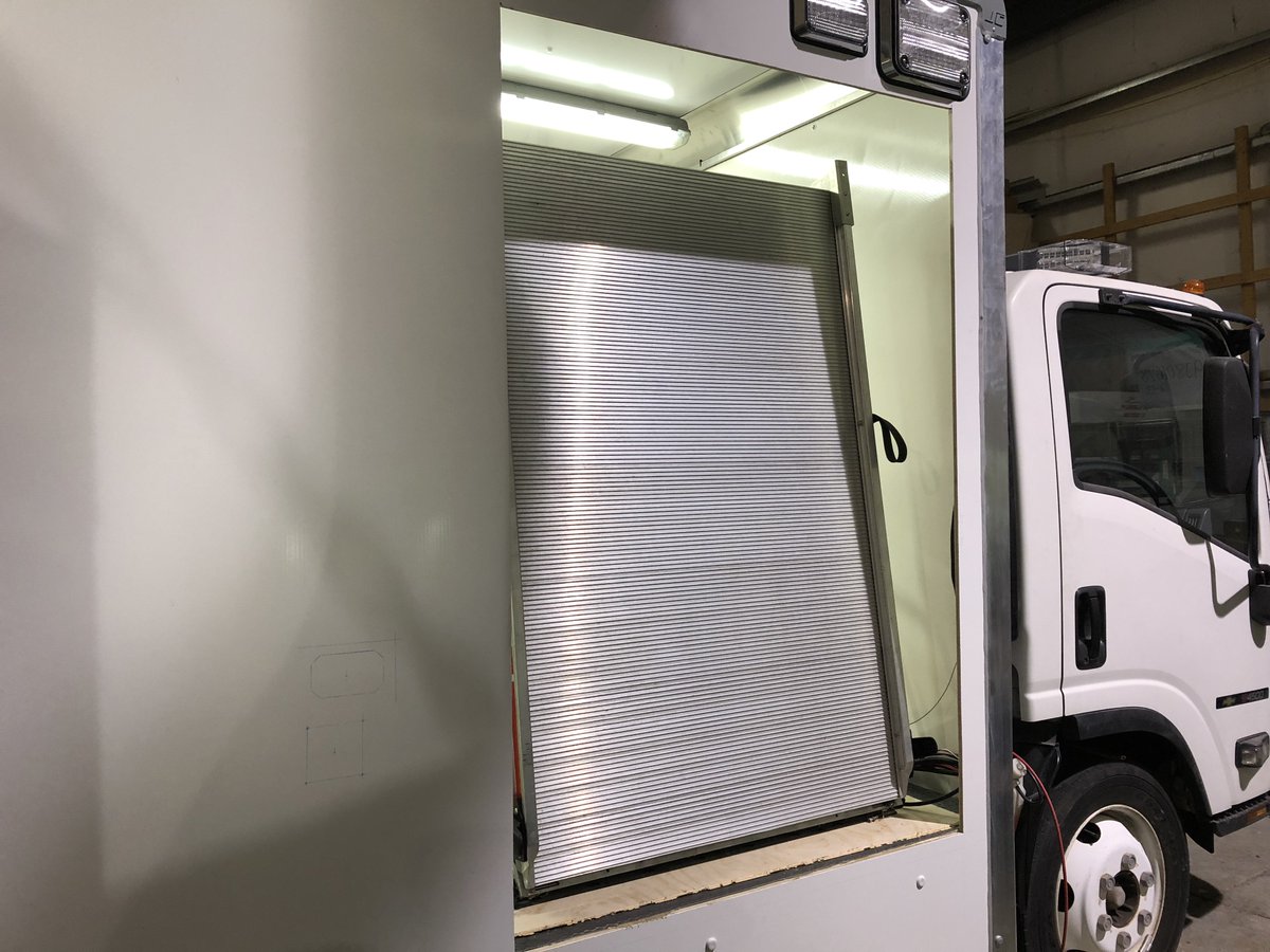 FASTLANE_EV's tweet image. Ease of access? Heavy machinery? Check out this super duty ramp we&apos;re installing! 💪🤖
-
#FastLane #MobileCommand #SpecialOps
#Ramp #SuperDuty #HeavyMachinery #CustomVehicle