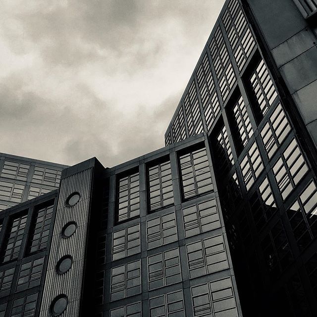 Sibilcita's tweet photo. Der Silberling vom Überseering II.
-
#silberling #hamburgwinterhude #citynord built 1991-95 by Schweger & Partner #architects
-
#fensterdienstag #blackandwhitephotography #archhunter #buildingswow #archishift #buildingshots #arc_only #architecturelovers_… https://t.co/hXzzxFA6OI https://t.co/HtqfKacTcq