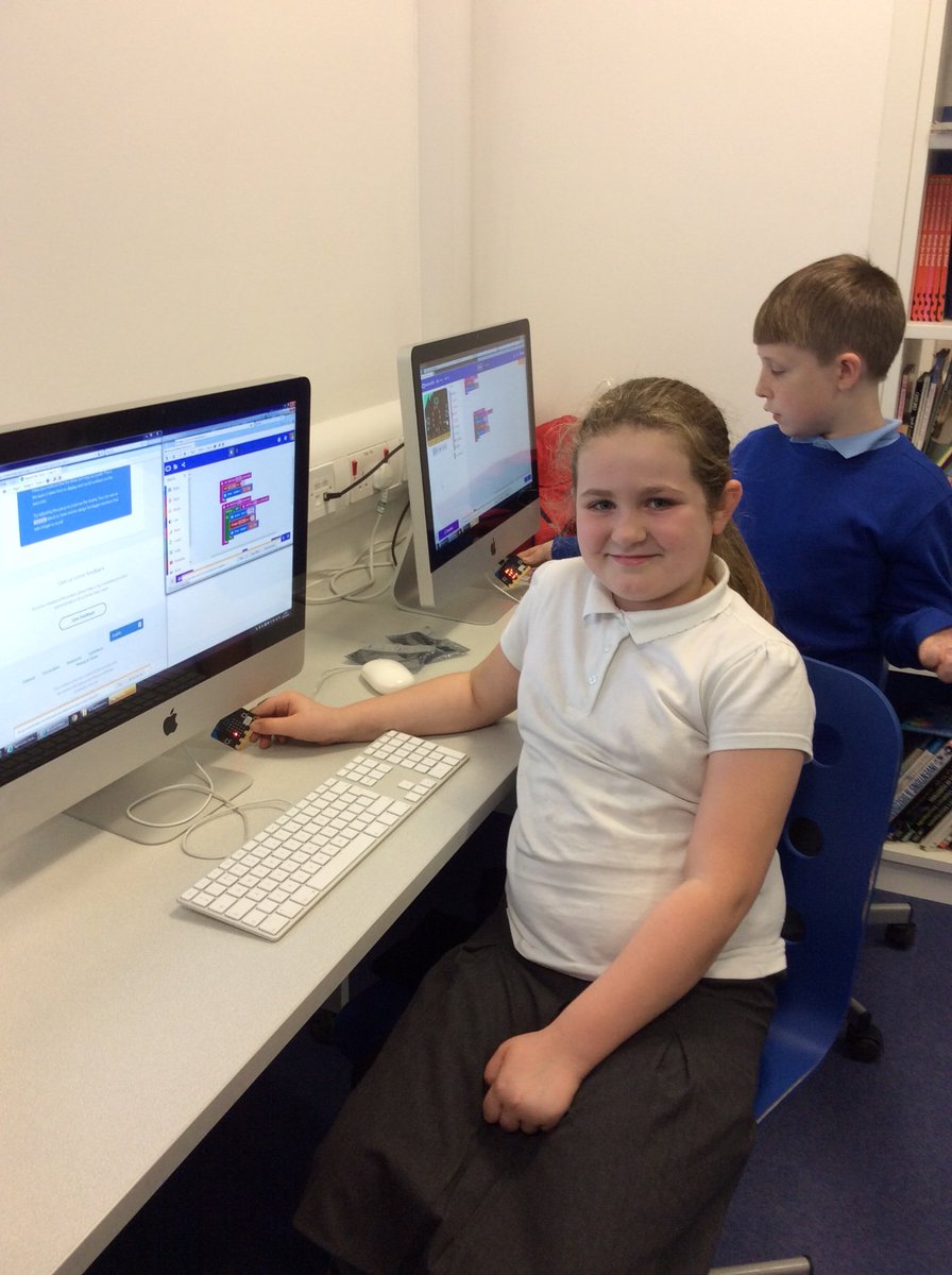 MichelleGrant's tweet image. Playing with #microbit @CodeClub after school. @FoxHillLearning #EdTech #alwayscoding