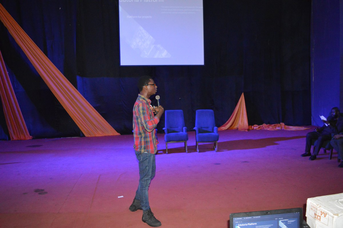 P_Incubator's tweet photo. The next 3 solutions to pitch were campuskit, an educational solution to help students with checking results, etc; an image recognition solution with applications in various industry; and edutoria, a platform to learn and collaborate on projects #CIChallenge #CSCON18 https://t.co/QO7yI7wGjK