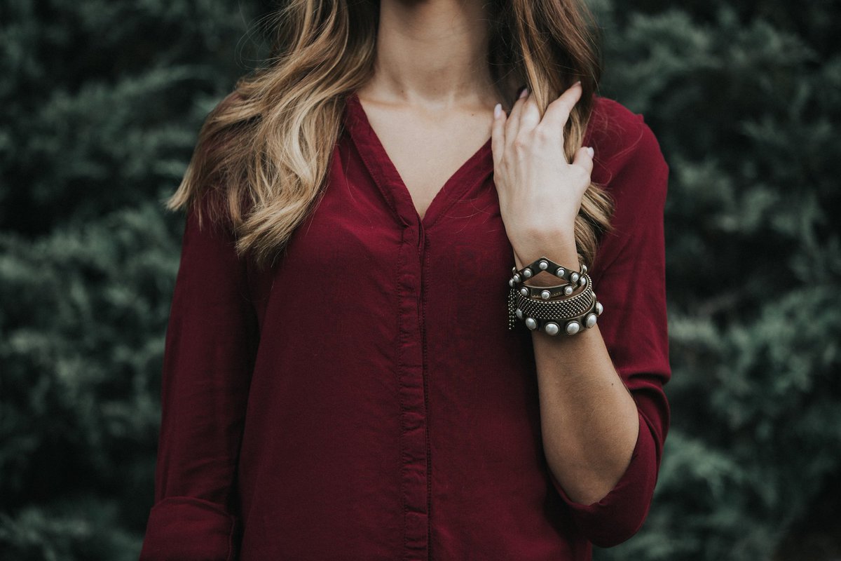 shellybrown's tweet photo. Brass &amp; pearls pair perfectly with every holiday color 😍 https://t.co/WqoojaTkT6