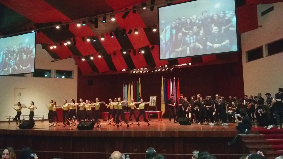 GeanDiMare's tweet photo. @obeucv #BoinasAzulesUCV https://t.co/h7TIQsoMVB
