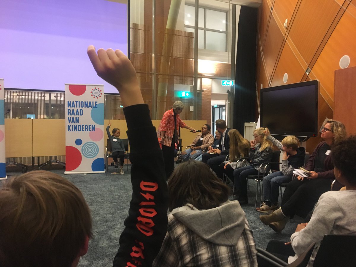 Kinderen zijn heel open en eerlijk wat #kindermishandeling is en hoe dit bespreekbaar kan worden. Wanneer gaan ouders hulp zoeken? Advies: Consequenties van kindermishandeling meer communiceren via voorlichtingscampagnes in de media ⁦@raadvankinderen⁩
