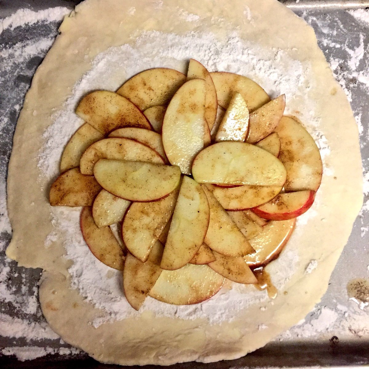 greatbakespod's tweet photo. good morning, bakers! what do you have going into your oven this week? https://t.co/37j58j3m1Q
