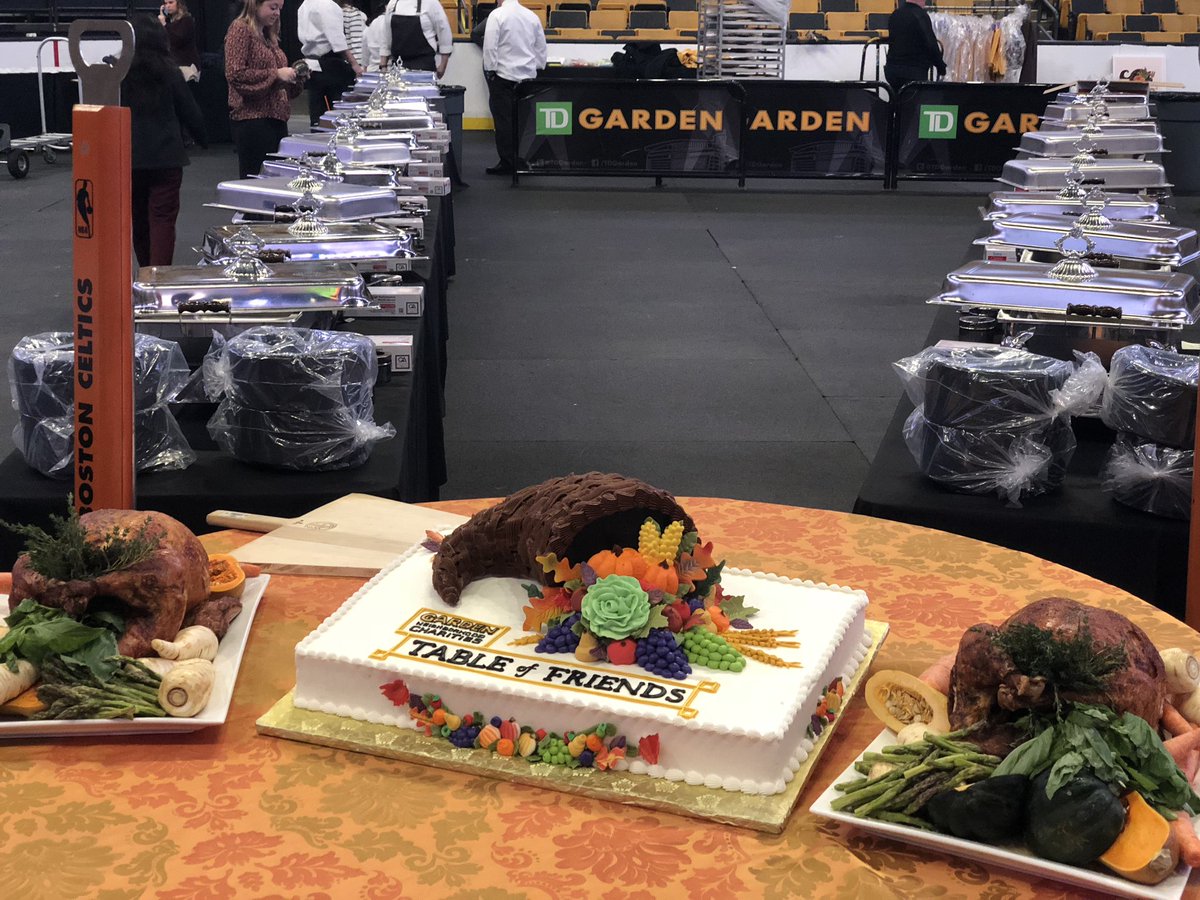 triciamcc1's tweet photo. On to event #2! Ready to serve up #Thanksgiving dinner to over 1,000 at 23rd annual #TableofFriends. https://t.co/ZjTUQBEY7L