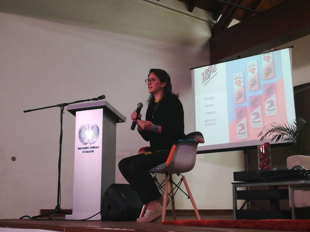PPDEcuador's tweet photo. "Mucha gente no sabe que es lo que quiere comunicar con sus empaques" Sol Rosero (Blulab)#Blulab en #latitudcero2018 @PPDEcuador @GastroUdla @GEF_SGP https://t.co/3u5CjqbXfS