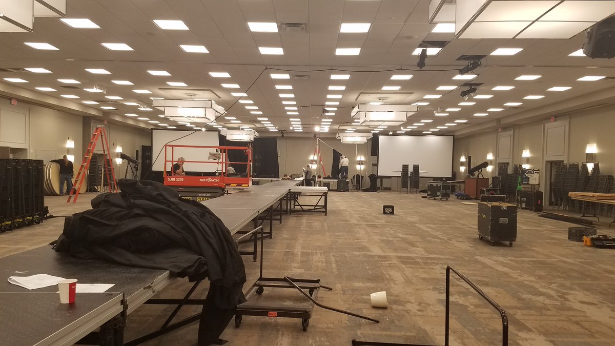 HSorensenFargo's tweet photo. It's my favorite day of the year: Fashion Avenue!! #FashionAve18 #cgfm18 @Ultimatemodel @HolidayInnFargo @ChristmasGiftFM @TheBlendersSing https://t.co/tWoRS83cRD